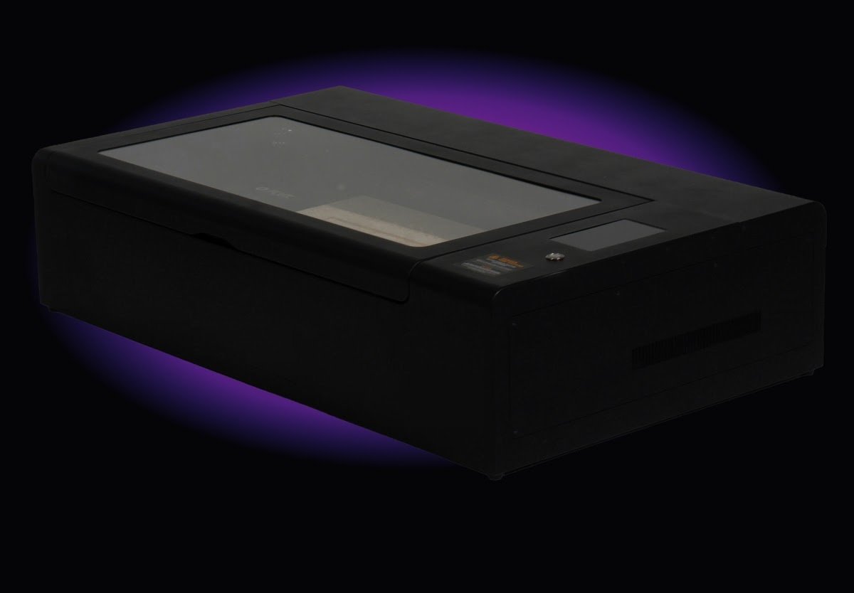 FLUX HEXA iz perspektive sa ljubičastim odsjajem iza.