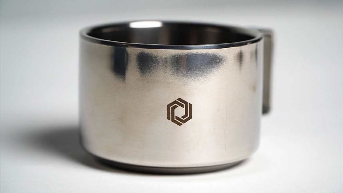 Detaljno graviran novčić sa lavljom glavom.